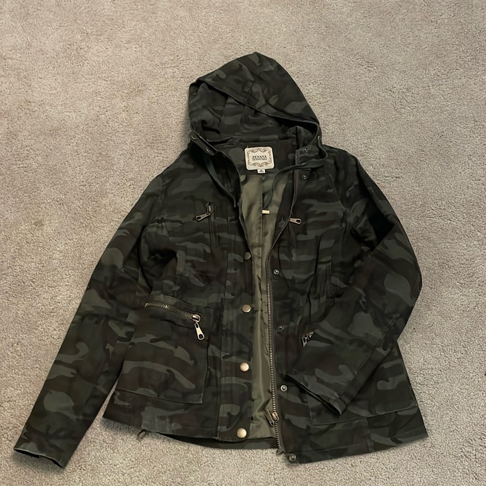 Zenana Outfitters size medium camo jacket